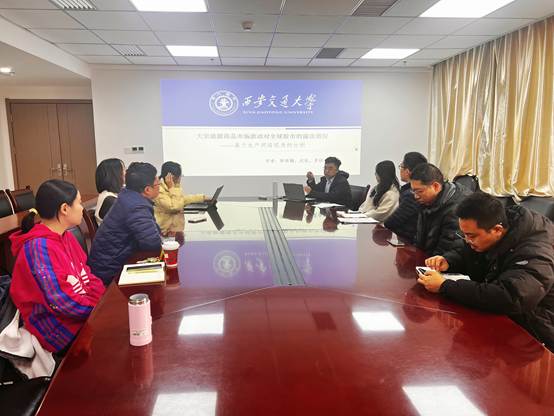 会议室里的人们描述已自动生成 会议室里的人们描述已自动生成